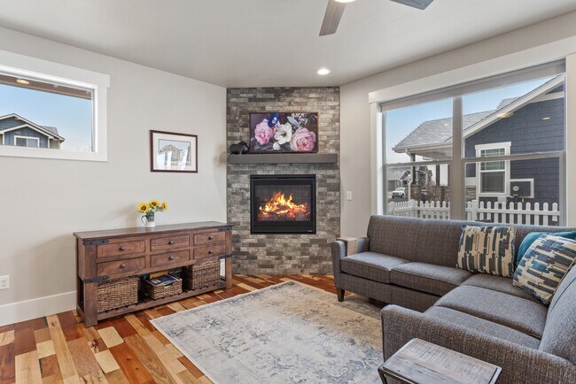 Foto del edificio - 6501 Hitching Post Ln