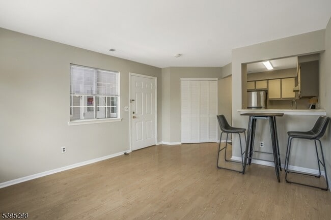 Building Photo - 29 Cheswich Ct