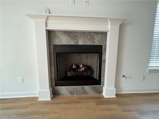 Building Photo - 502 N Cresswell Dr