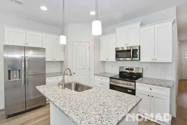 Building Photo - Charming 3BR Townhome in Charlotte
