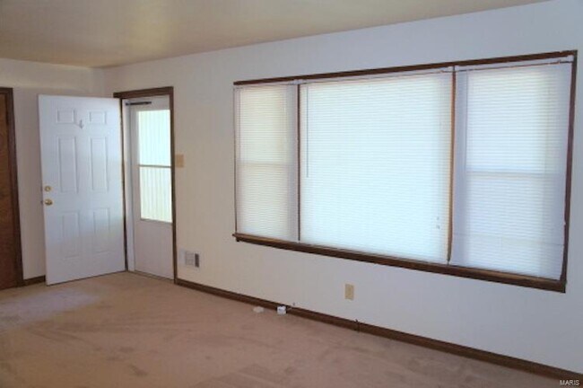 Building Photo - 8 Spruce Dr