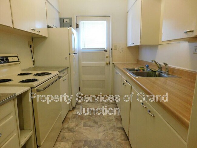 Building Photo - 1047 Bookcliff Ave