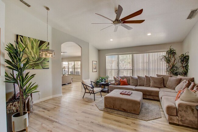 Foto del edificio - 5432 W Muriel Dr