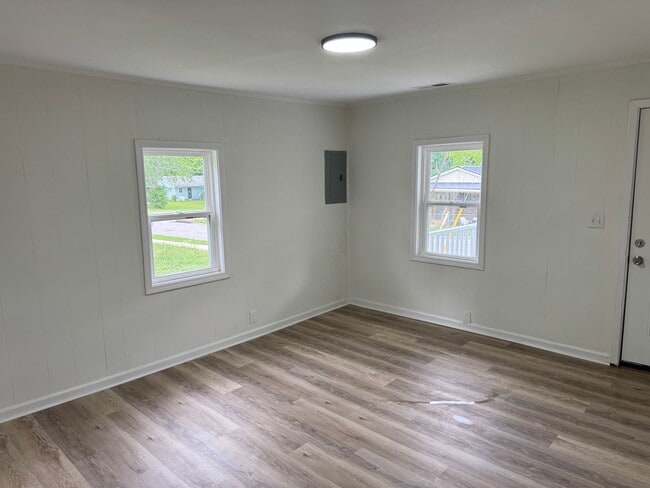Building Photo - 2 Bedroom 2 Bath Home