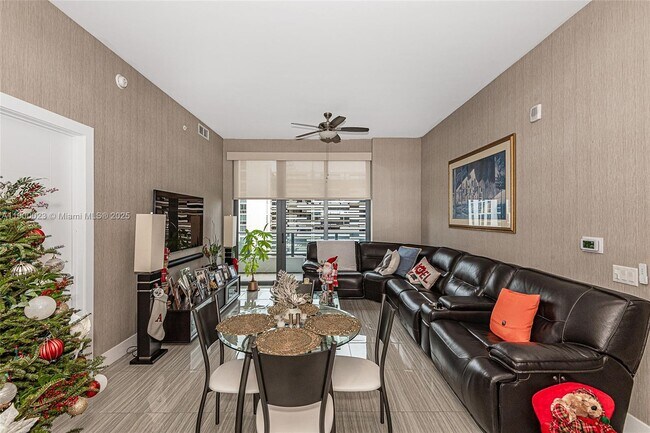 Foto del edificio - 2960 NE 207th St