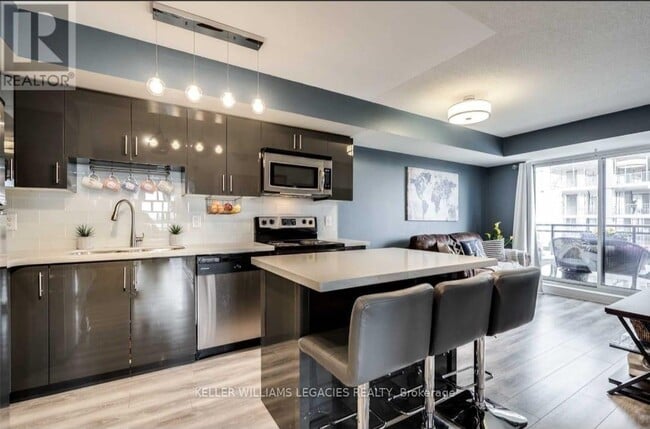 Building Photo - 1-801 De Boers Dr