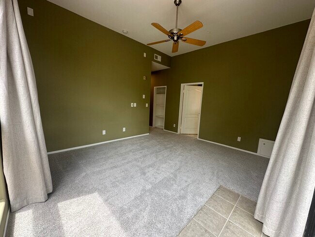 Foto del edificio - 11847 Laurelwood Dr