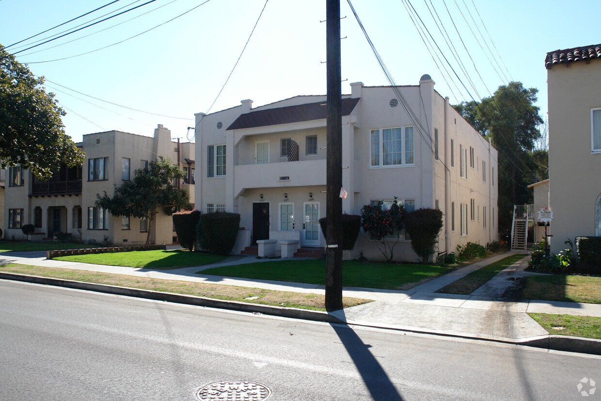 Building Photo - 624 E Maple St