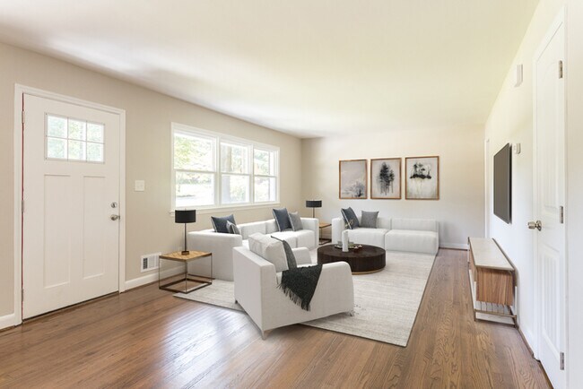 Foto del edificio - 204 W Johnson St