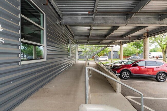 Building Photo - 508 E Butler Ct