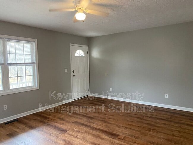 Building Photo - 1050 B St