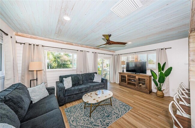 Building Photo - 150 Beach Ave