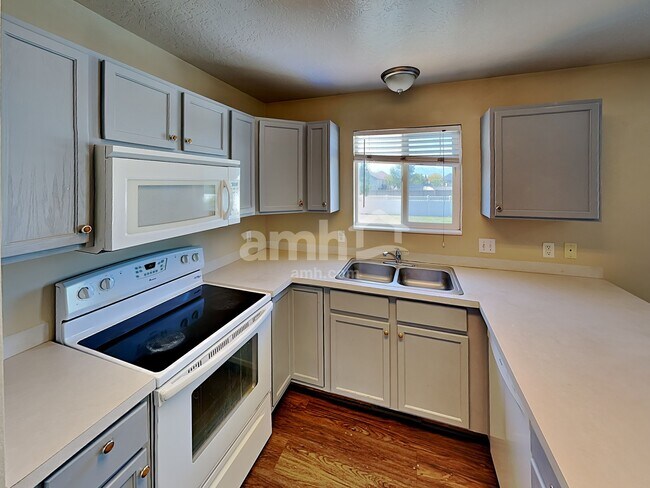 Building Photo - 122 S 1675 W
