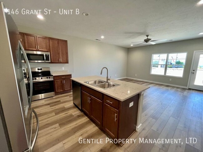 Building Photo - Cedar Creek Cove Town Homes