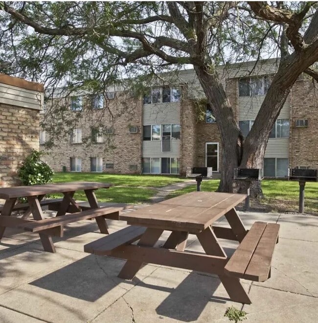 Hunters Ridge 628 Gorman St Shakopee, MN Apartments for Rent in