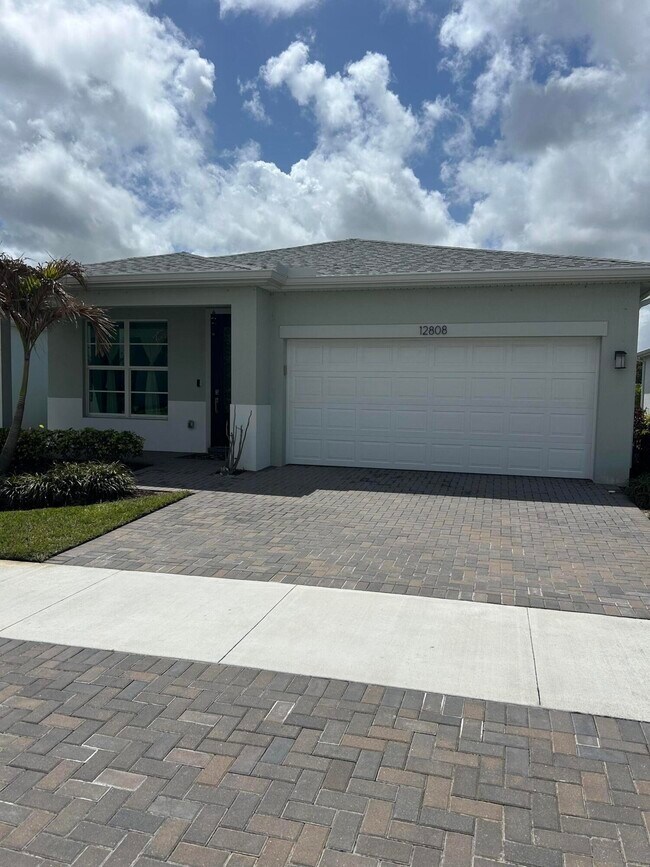 Foto del edificio - 12808 SW Eleanor Dr