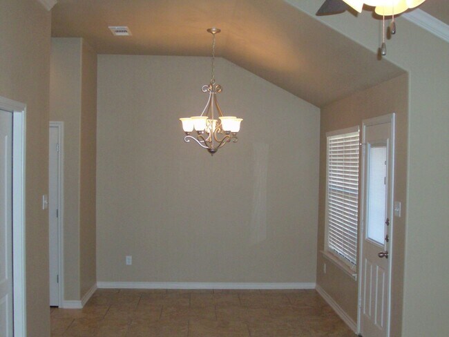 Building Photo - 3 Bedroom / 2 Bath Duplex off Clear Creek - Viewable Dec 3