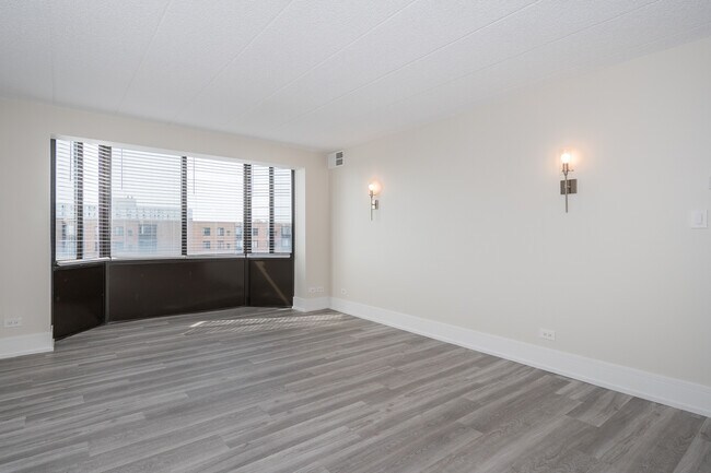 Building Photo - 637 E Woodland Park Ave