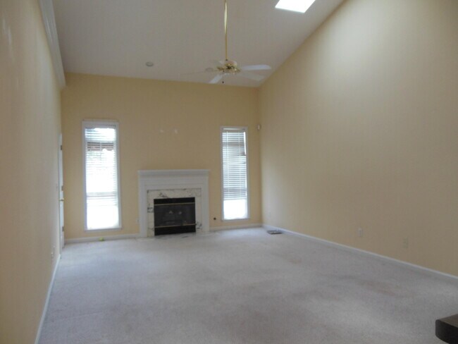 Foto del edificio - 1912 Rosebrook Dr