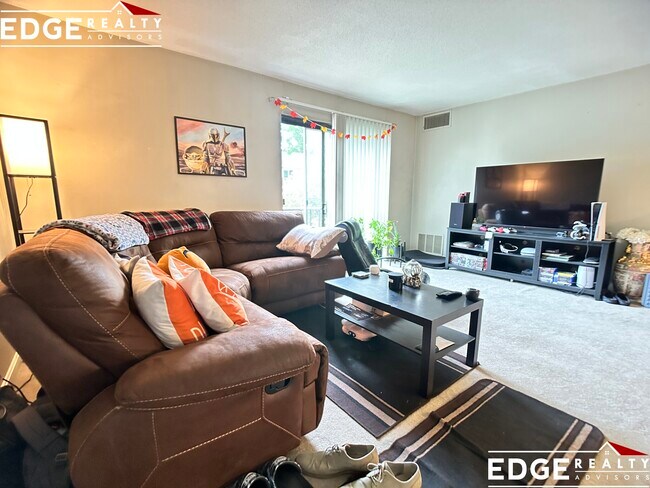 Foto del edificio - 49 Village Brook Ln
