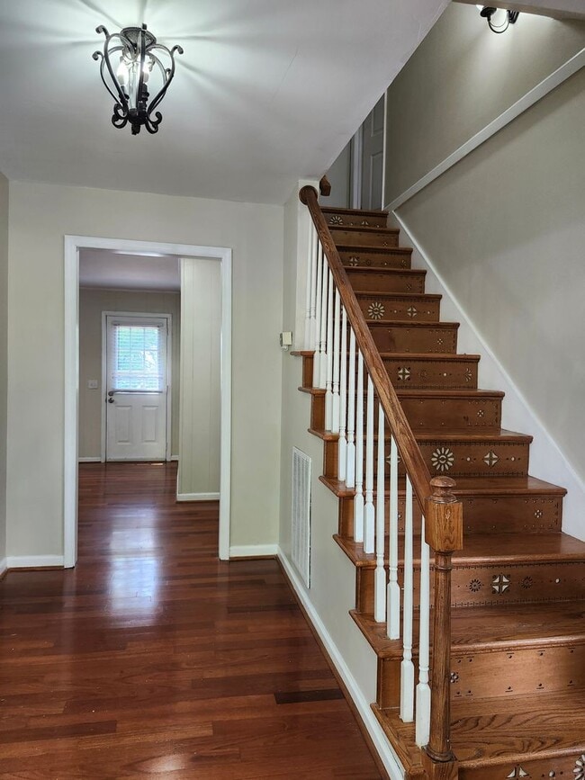 Building Photo - Spacious 4 bedroom 2 bath home in North HI...