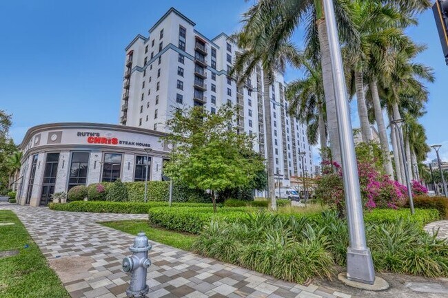 Foto del edificio - 651 Okeechobee Blvd