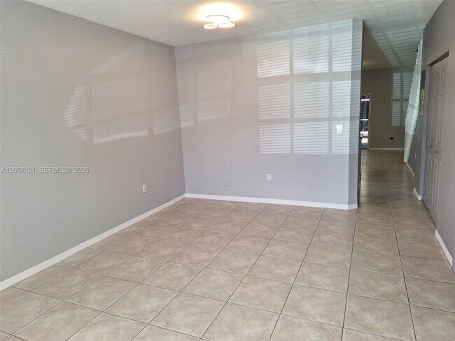 Foto del edificio - 5761 NW 115th Ct
