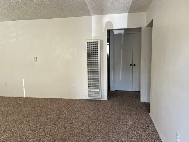 Building Photo - 1392 Bolton Dr