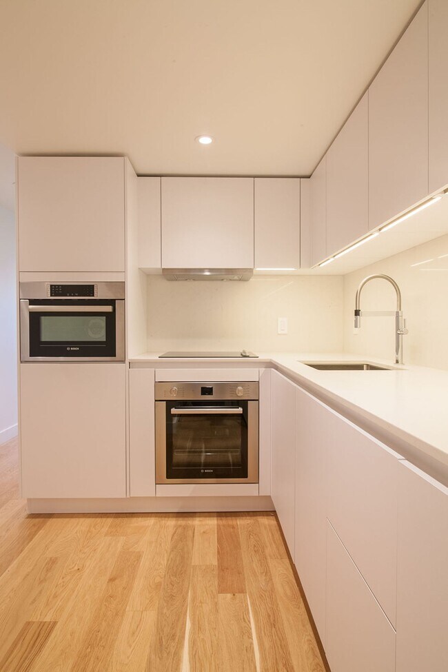Building Photo - 3460 Rue Durocher