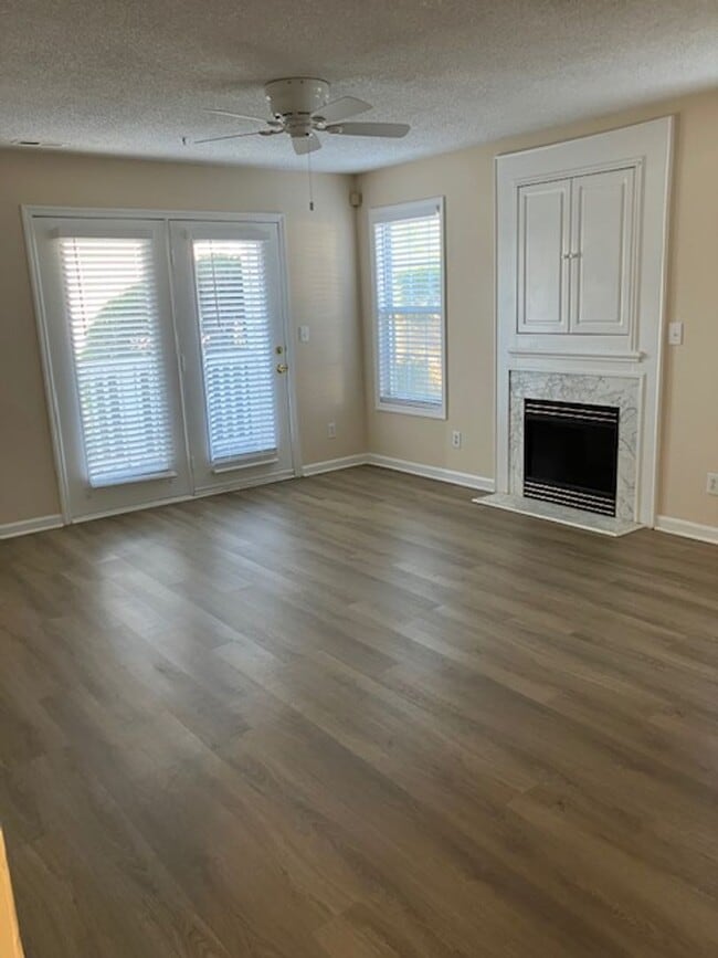 Building Photo - 721-D