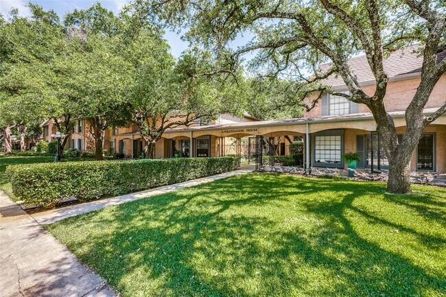 Building Photo - 7816 Meadow Park Dr