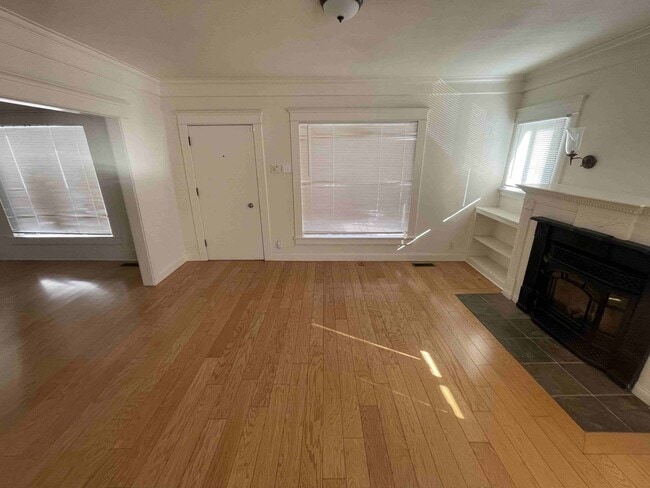 Building Photo - UNIQUE SHERMAN OAKS PROPERTY WITH ALL UTILITIES INCLUDED!