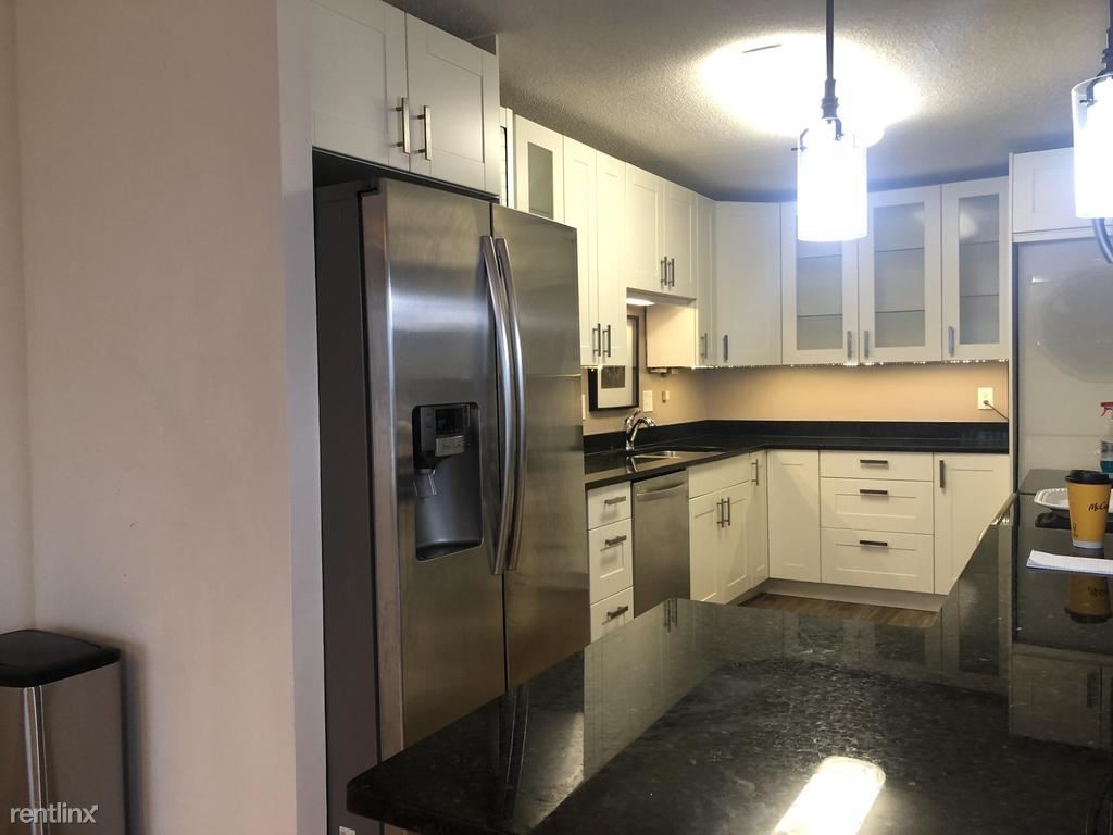 Foto principal - 8370 Greensboro Dr
