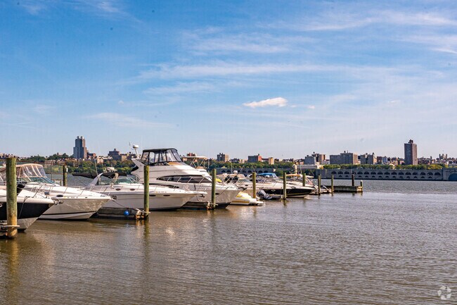 Edgewater has plenty of dock space for boating on the Hudson.