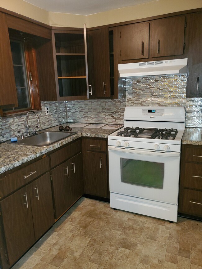 194 Covert Ave Unit 2, Floral Park, NY 11001 Apartments in Floral