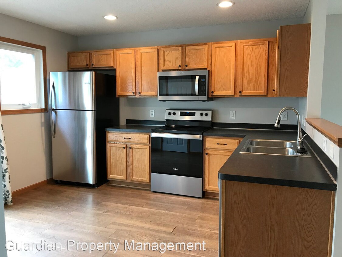 Primary Photo - 2 br, 2 bath House - 5027 Evergreen Dr N U...
