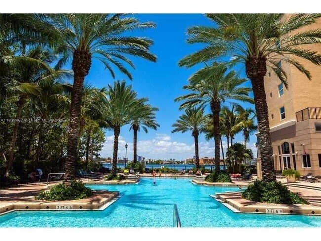 Foto del edificio - 17100 N Bay Rd