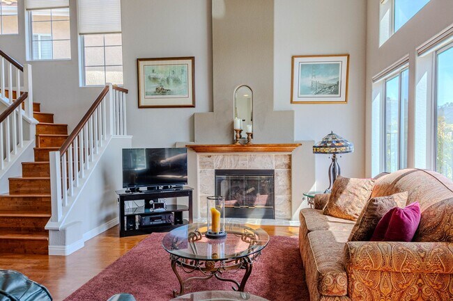 Building Photo - 4 Bedroom Home in The Promenade at La Costa!