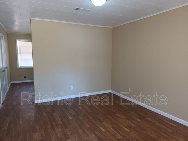 Building Photo - 427 Forest Ave