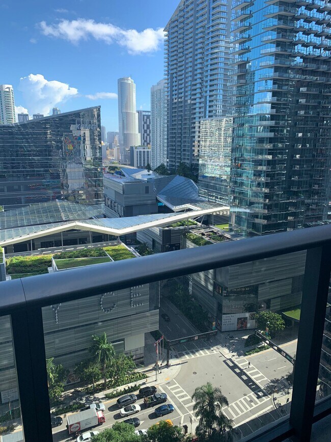 Foto del edificio - 45 SW 9th St