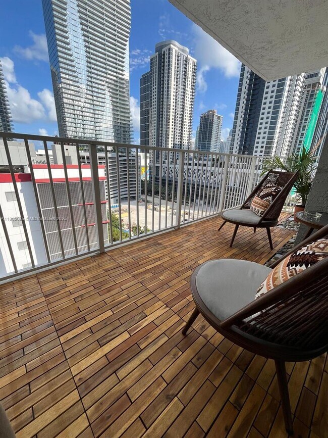 Building Photo - 800 N Miami Ave