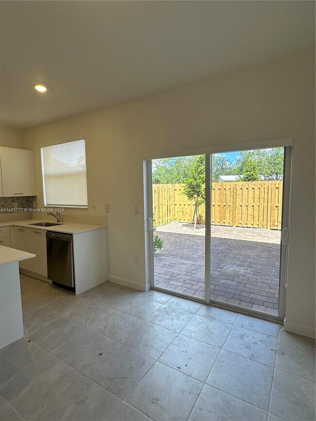 Building Photo - 12110 NW 24th Pl