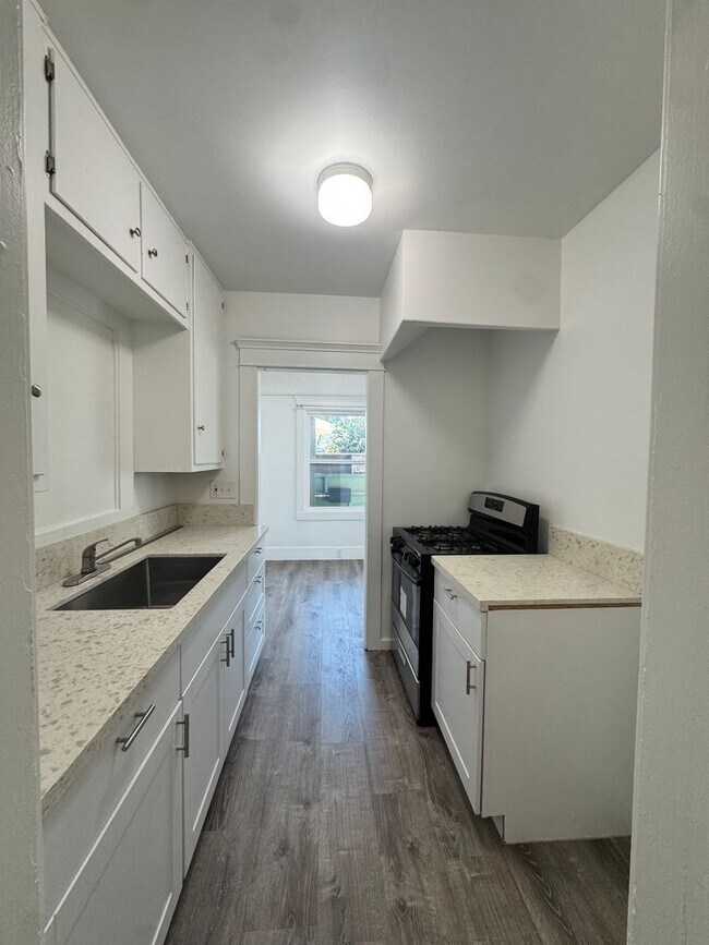 Foto del edificio - 906-908 Dawson Ave.