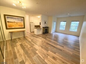 Building Photo - 1210 Brittany Dr