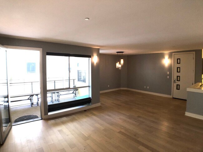 Building Photo - Gorgeous luxurious Spacious 2 bedroom and ...