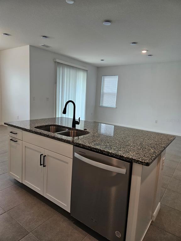 Building Photo - 1772 Stamen Dr