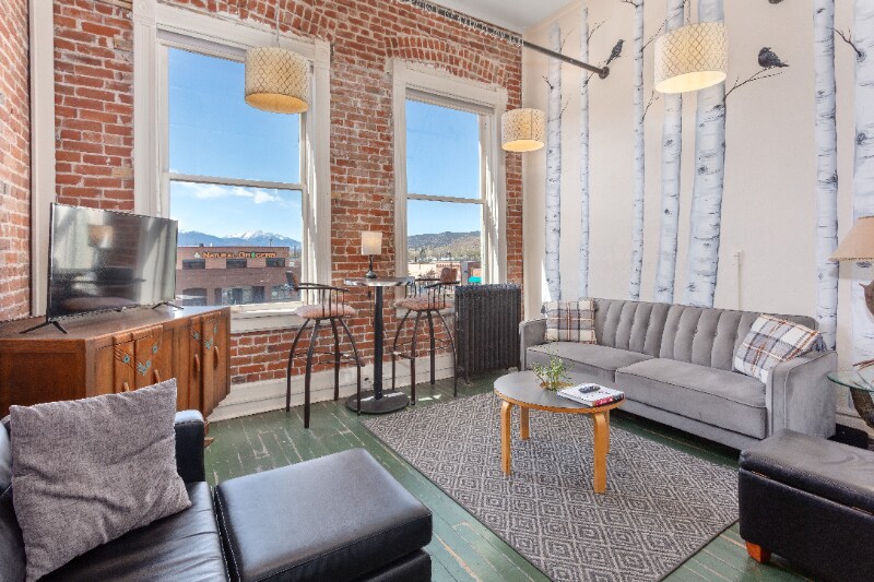 Primary Photo - 207 1/2 F St