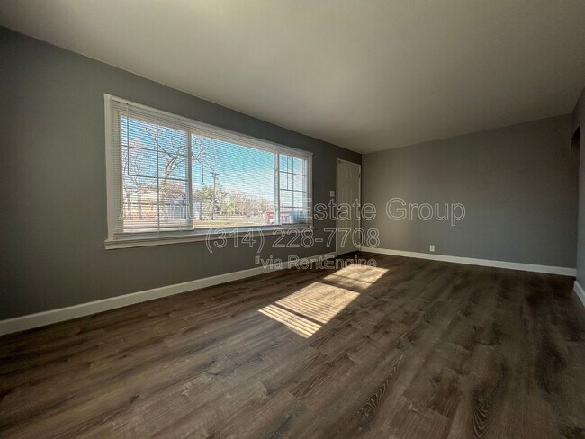 Foto del edificio - 8306 Whitewater Dr