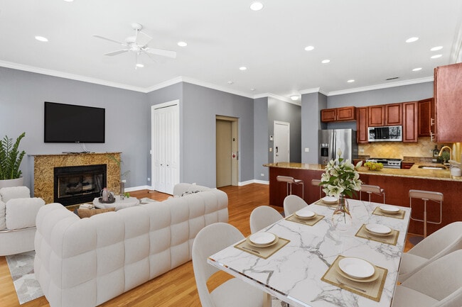 Building Photo - 3228 N Sheffield Ave