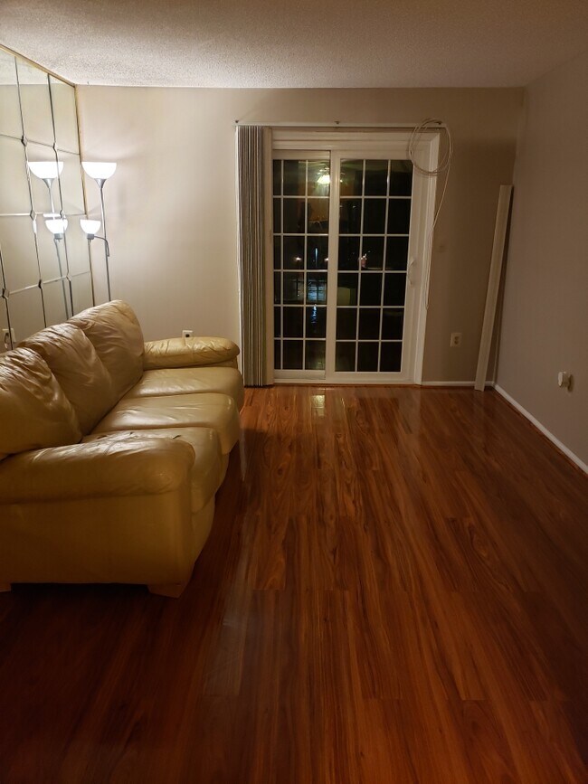 Building Photo - 47 Poillon Ct
